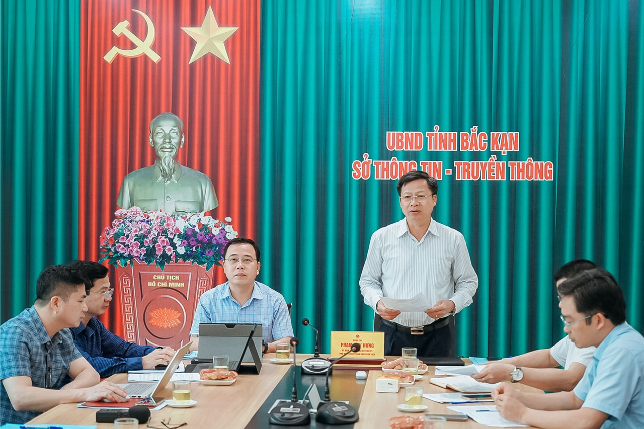 Phó Chủ tịch UBND tỉnh Bắc Kạn Phạm Duy Hưng phát biểu.